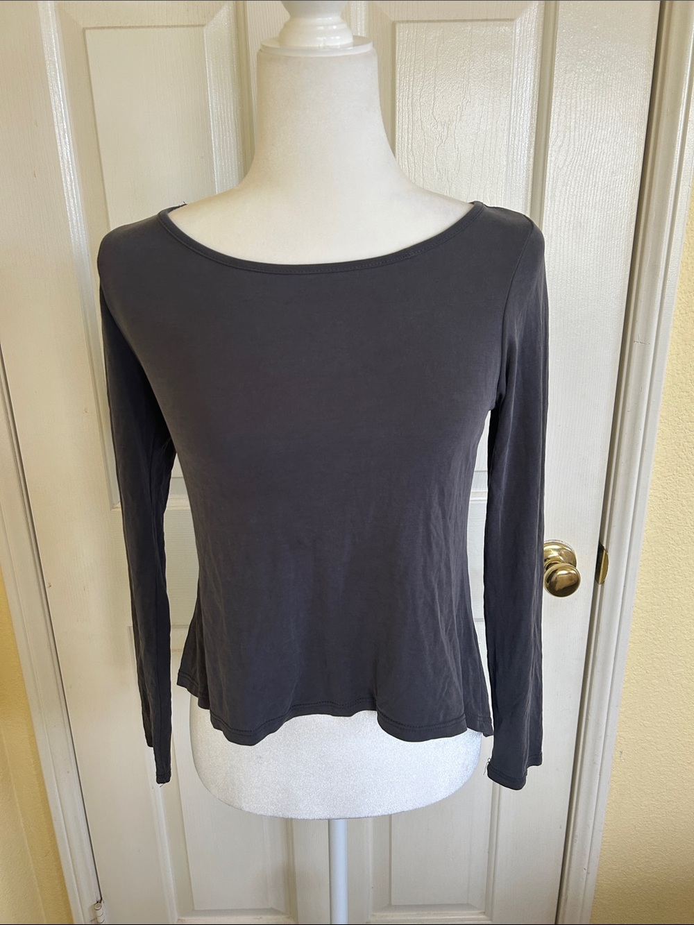 Women's Long Sleeve Scoop Neck Top - Charcoal Gray